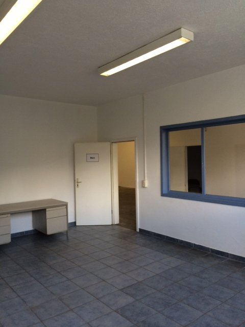 Gewerbehalle in Gewerbegebiet